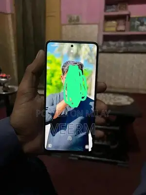 Budget Mobile with Compact Design and Finger Display