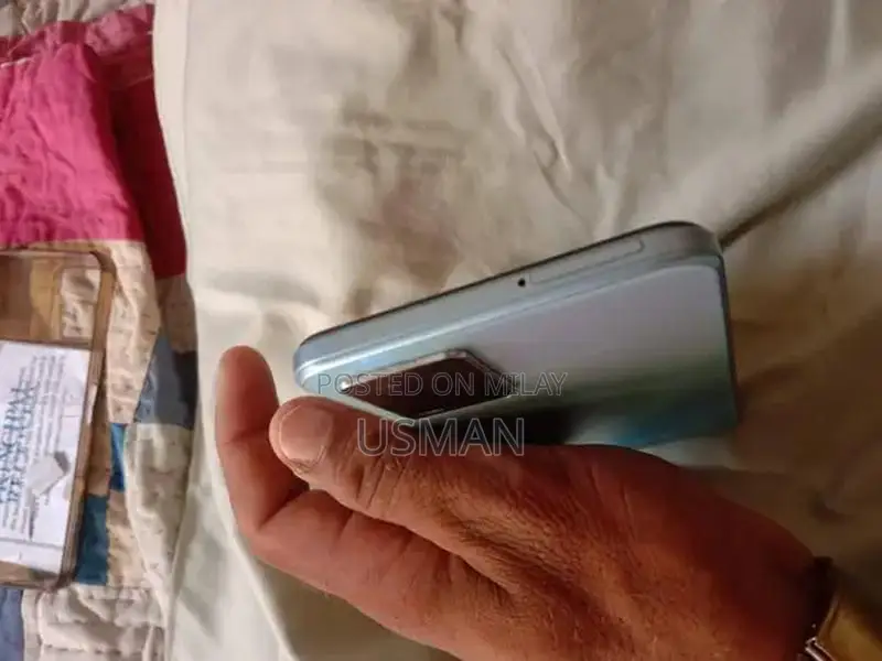 Vivo Y33s Smartphone - Excellent Condition Mobile Device