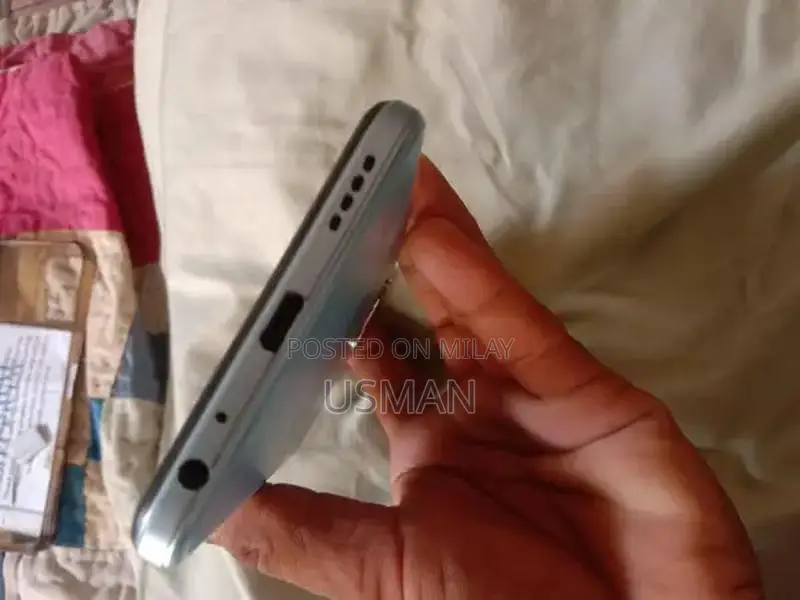 Vivo Y33s Smartphone - Excellent Condition Mobile Device