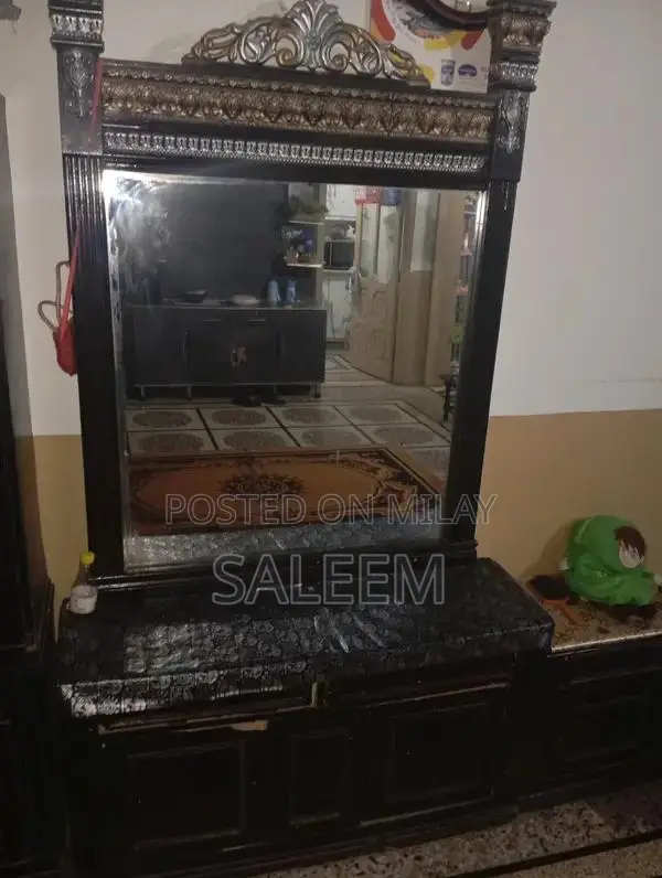 Home Decor Wall Mirrors - Versatile Reflective Surface