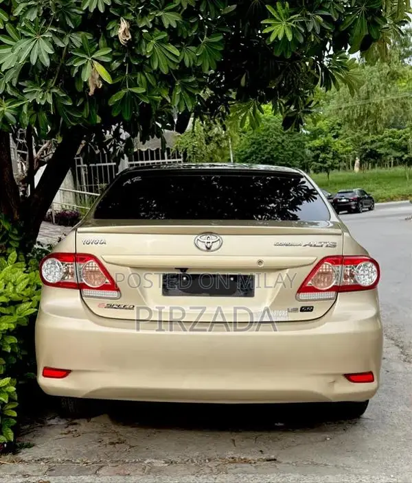 Toyota Corolla Altis SR Sedan - Reliable Family Car