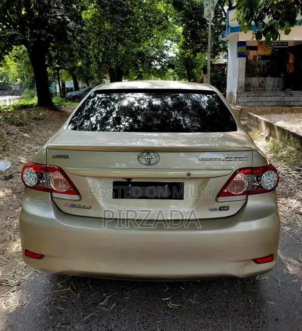 Toyota Corolla Altis SR Sedan - Reliable Family Car