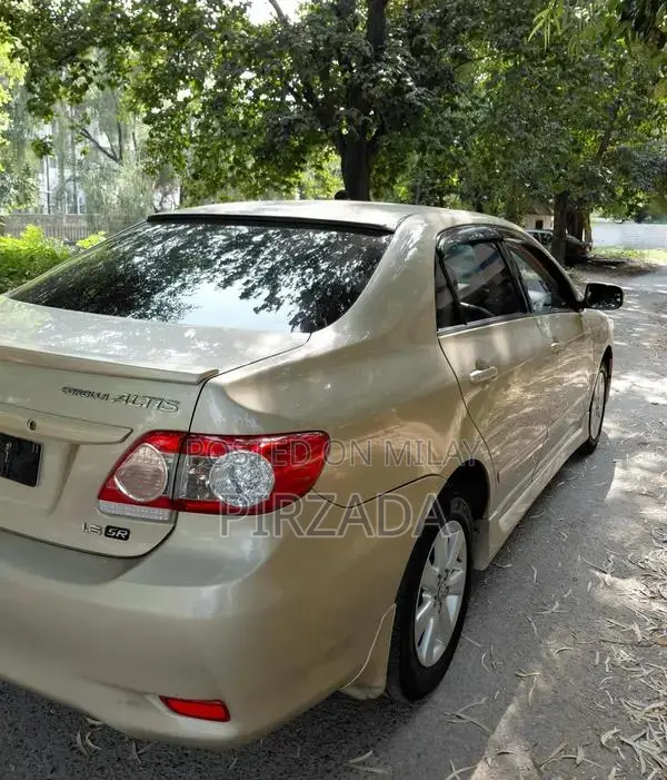 Toyota Corolla Altis SR Sedan - Reliable Family Car