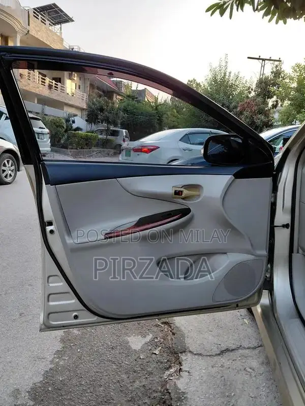 Toyota Corolla Altis SR Sedan - Reliable Family Car