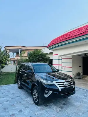 Photo - Toyota Fortuner 2.7 V SUV - Petrol Model