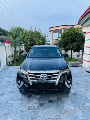 Toyota Fortuner 2.7 V SUV - Petrol Model