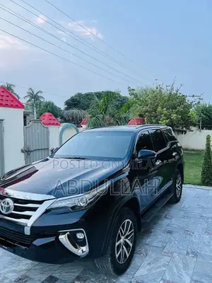 Toyota Fortuner 2.7 V SUV - Petrol Model
