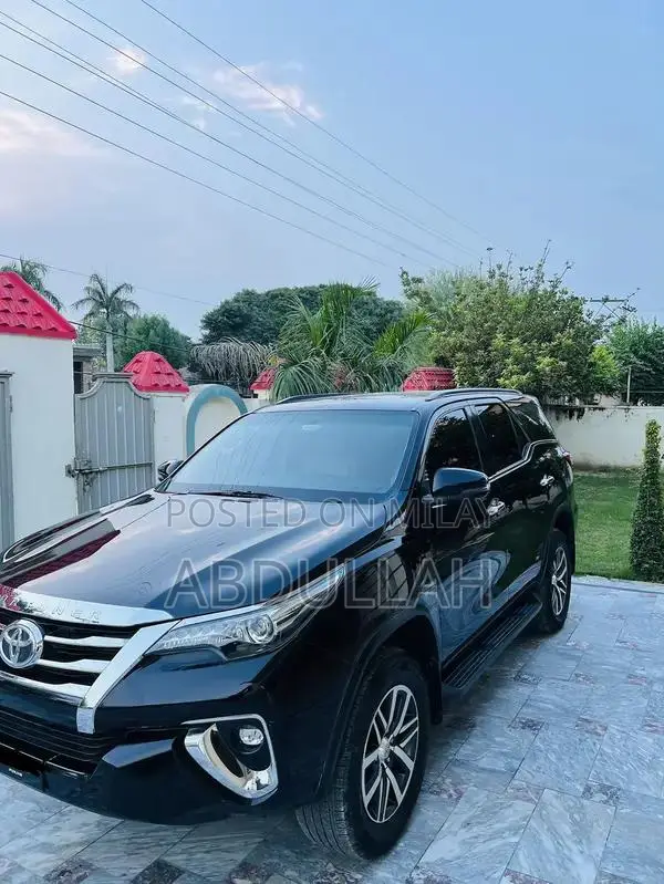 Toyota Fortuner 2.7 V SUV - Petrol Model