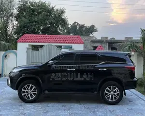 Toyota Fortuner 2.7 V SUV - Petrol Model