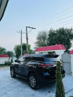 Toyota Fortuner 2.7 V SUV - Petrol Model