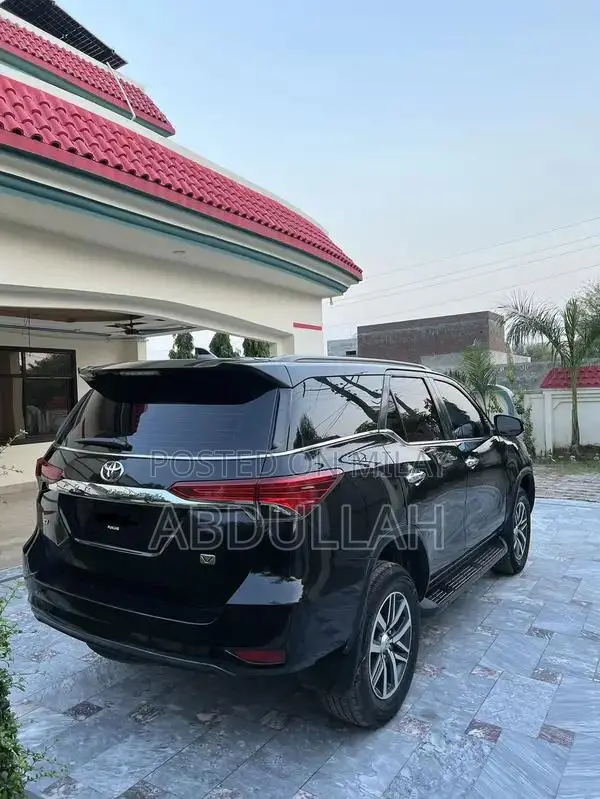 Toyota Fortuner 2.7 V SUV - Petrol Model