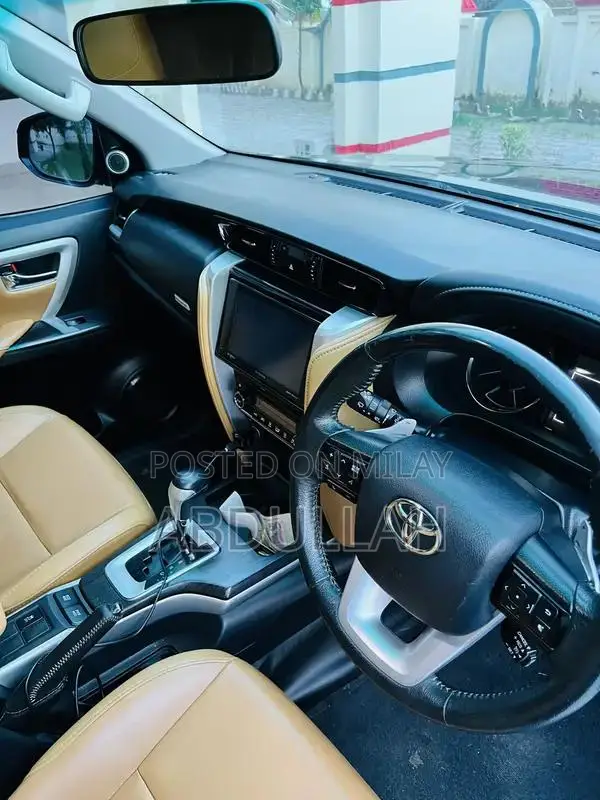 Toyota Fortuner 2.7 V SUV - Petrol Model
