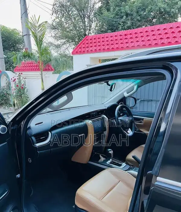 Toyota Fortuner 2.7 V SUV - Petrol Model