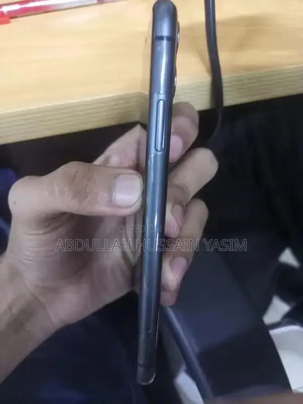 Apple Smartphone with Excellent Cosmetic Condition