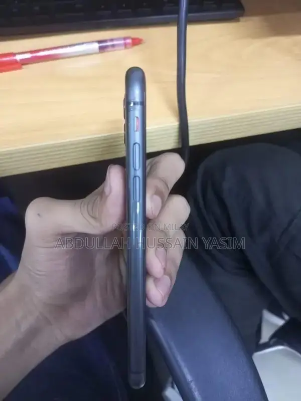 Apple Smartphone with Excellent Cosmetic Condition