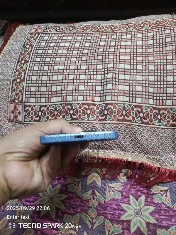 Compact Smartphone for Ladies and Family Use