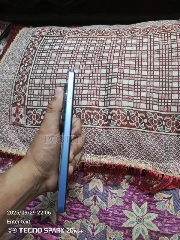 Compact Smartphone for Ladies and Family Use