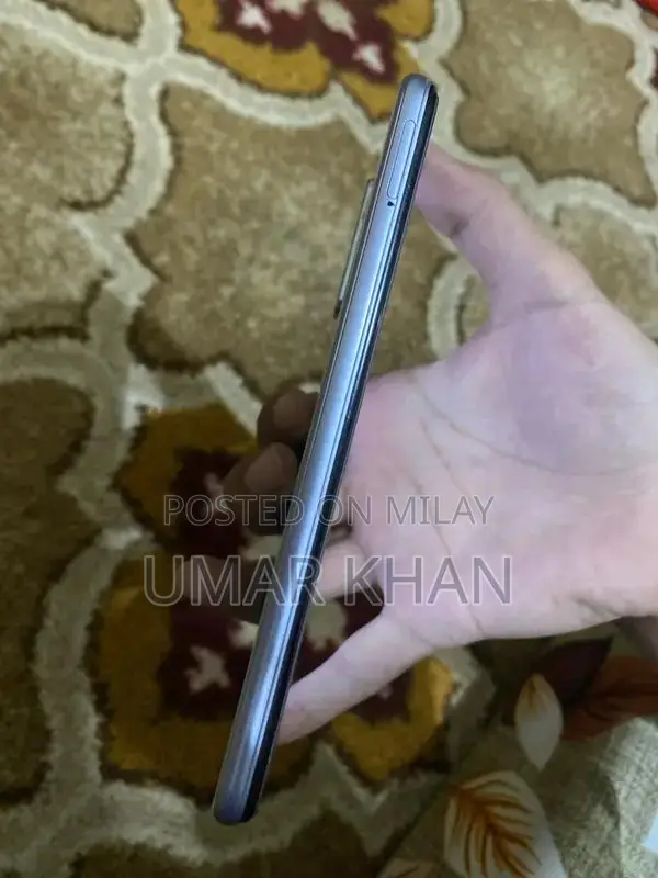 Affordable Smartphone with Compact Design and Full Set Accessory Packa