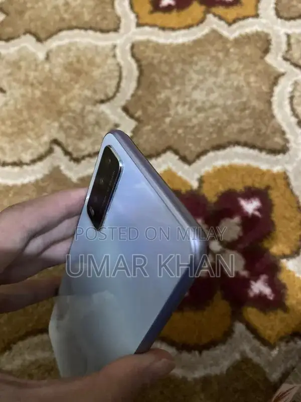 Affordable Smartphone with Compact Design and Full Set Accessory Packa