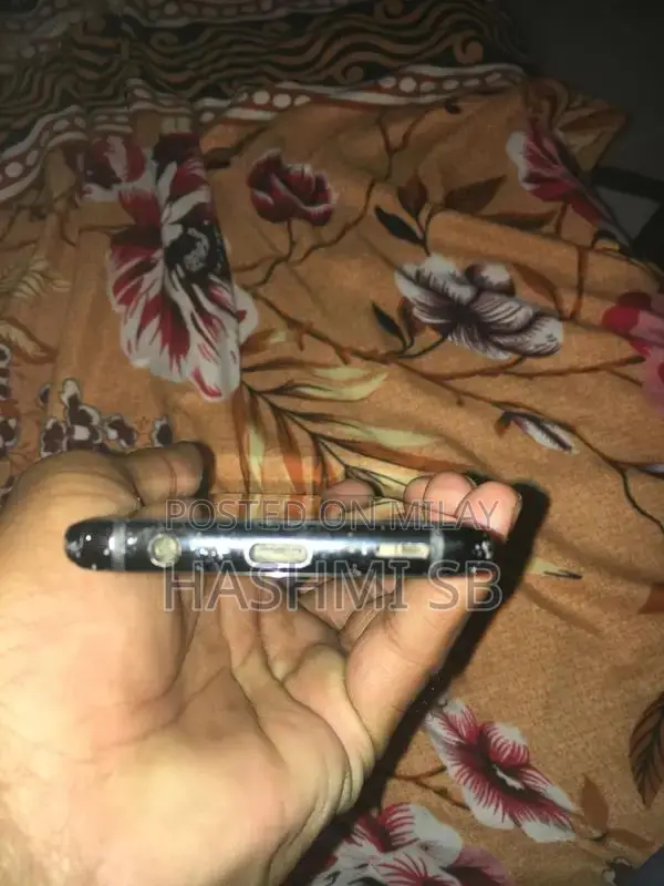 Galaxy Smartphone with Cracked Front Glass, Functional Touchscreen