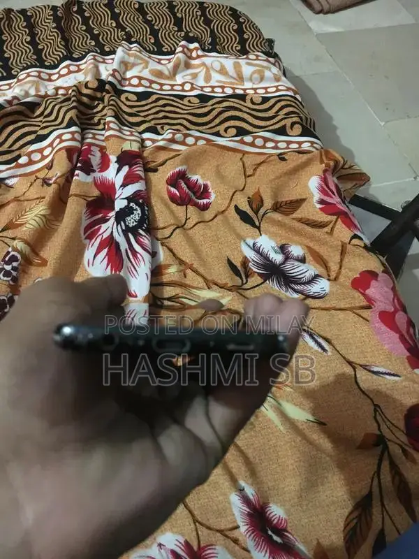 Galaxy Smartphone with Cracked Front Glass, Functional Touchscreen