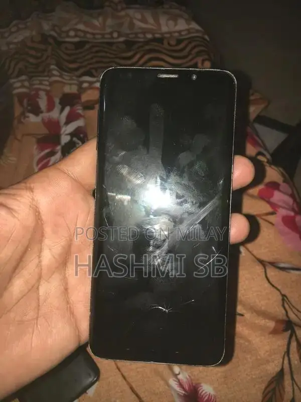 Galaxy Smartphone with Cracked Front Glass, Functional Touchscreen