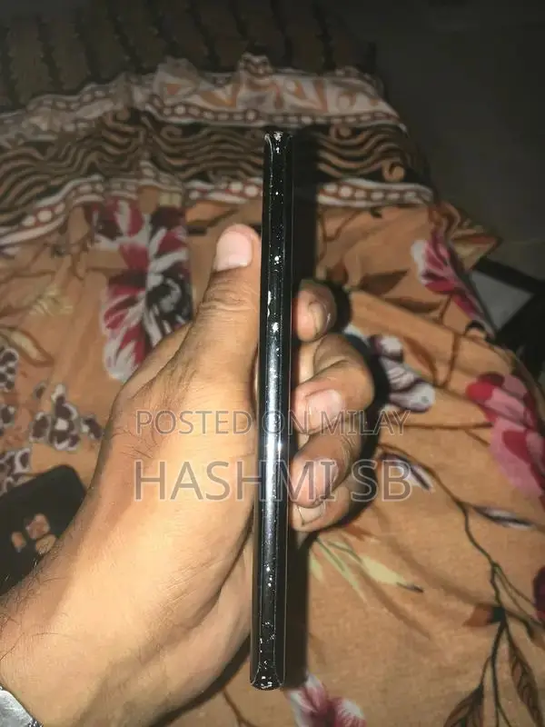 Galaxy Smartphone with Cracked Front Glass, Functional Touchscreen