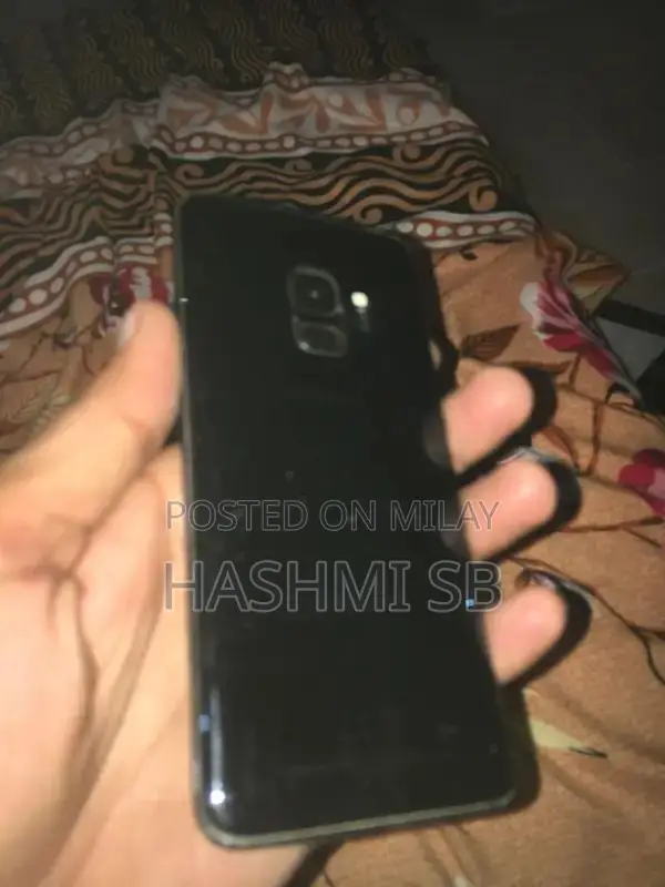 Galaxy Smartphone with Cracked Front Glass, Functional Touchscreen