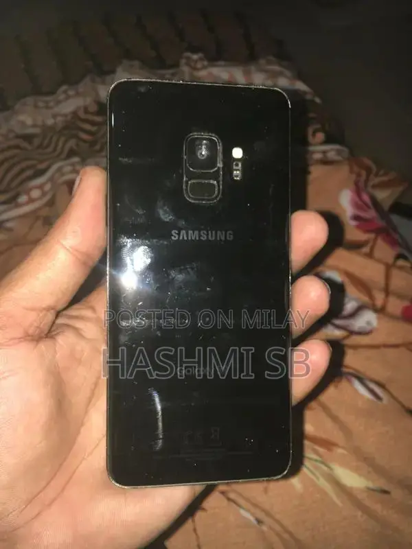 Galaxy Smartphone with Cracked Front Glass, Functional Touchscreen