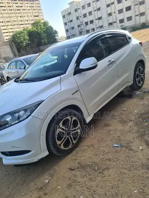 Photo - Honda Vezel 2015 Compact SUV Crossover