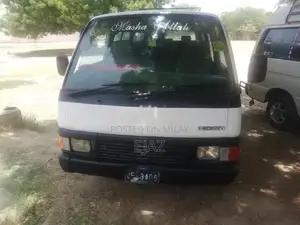 Nissan Hiace Diesel TD27 Engine Commercial Van