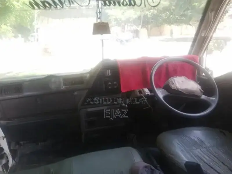 Nissan Hiace Diesel TD27 Engine Commercial Van