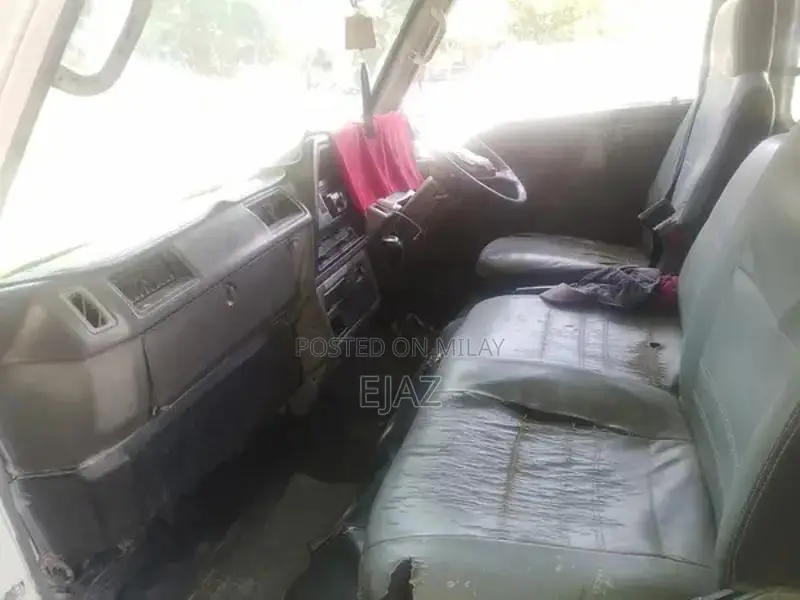 Nissan Hiace Diesel TD27 Engine Commercial Van