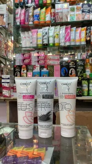 Photo - Charies Whitening Facial Cleanser for Skin Care