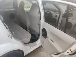 Lush Finder Vehicle - Versatile Transportation Solution