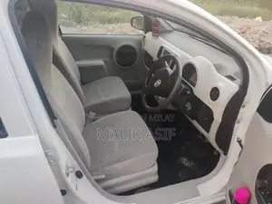 Lush Finder Vehicle - Versatile Transportation Solution