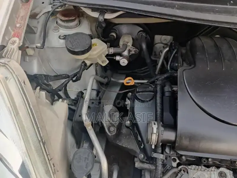 Lush Finder Vehicle - Versatile Transportation Solution