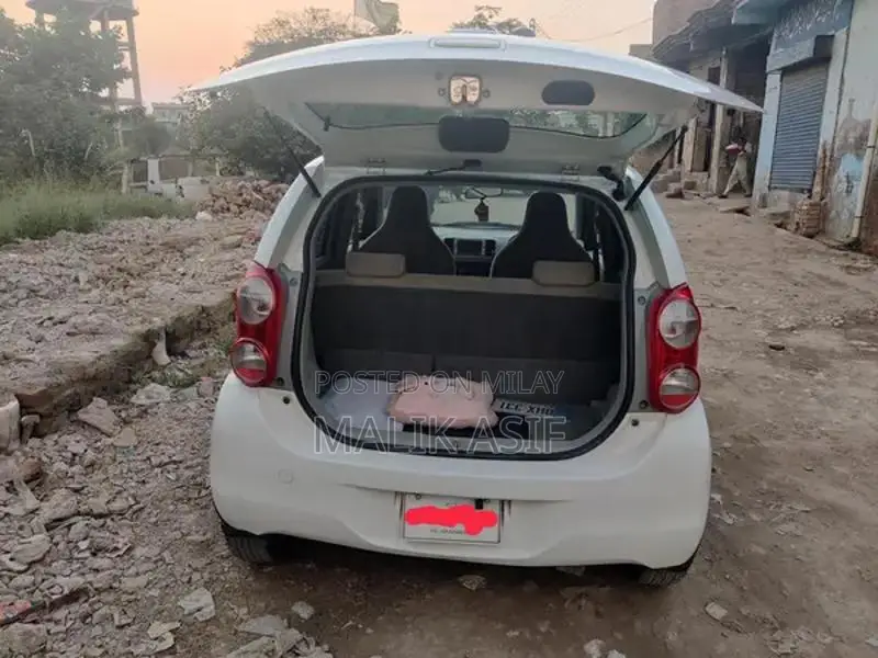 Lush Finder Vehicle - Versatile Transportation Solution