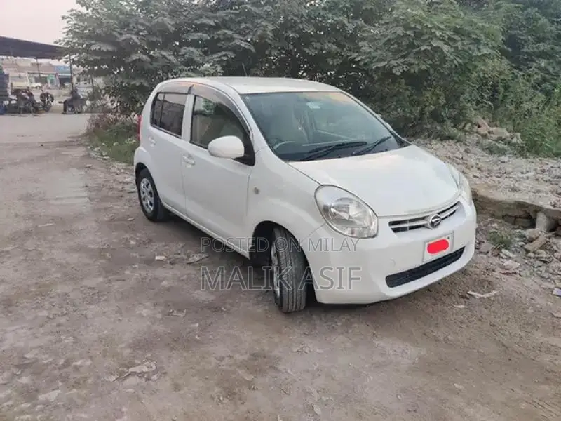 Lush Finder Vehicle - Versatile Transportation Solution