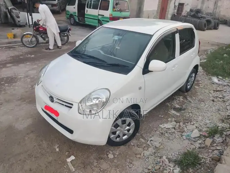 Lush Finder Vehicle - Versatile Transportation Solution