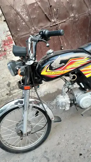 Honda 70 2020 Motorcycle - Classic Commuter Bike