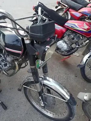 Honda 125 Motorcycle - Good Condition Smooth Drive