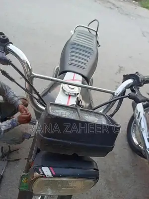 Honda 125 Motorcycle - Good Condition Smooth Drive