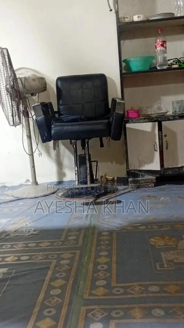 Comfortable Polar Style Chair for Home or Office