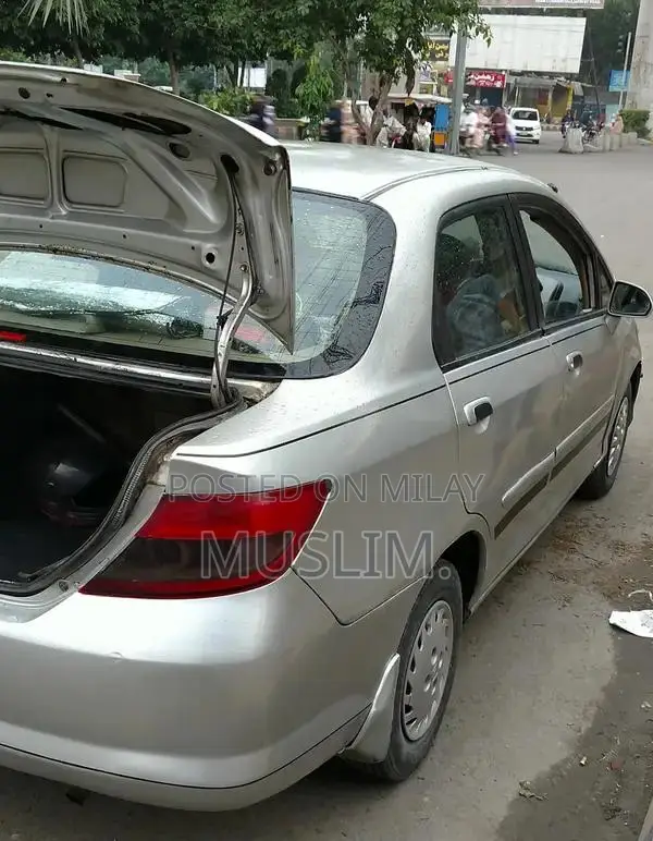 Honda City IDSI 2005 Silver Sedan - Well Maintained