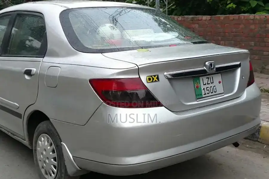 Honda City IDSI 2005 Silver Sedan - Well Maintained