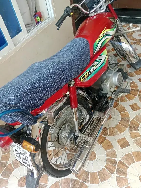 Honda 70 Motorcycle - Excellent Condition Red Bike