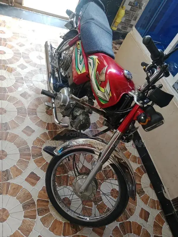 Honda 70 Motorcycle - Excellent Condition Red Bike
