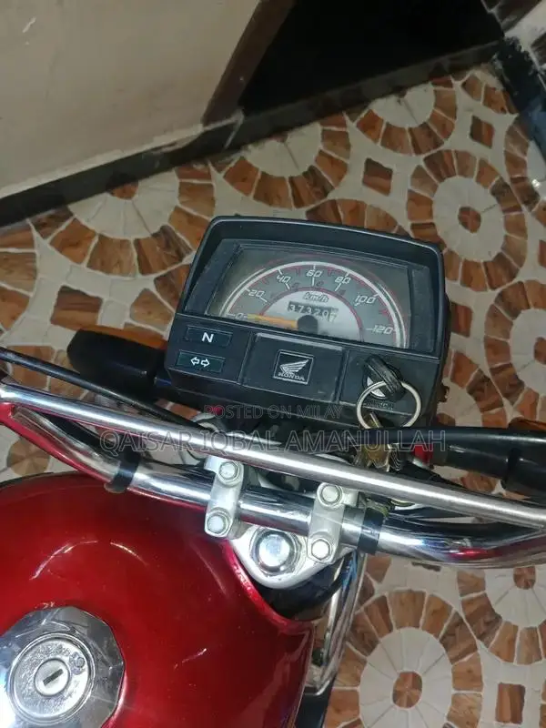 Honda 70 Motorcycle - Excellent Condition Red Bike