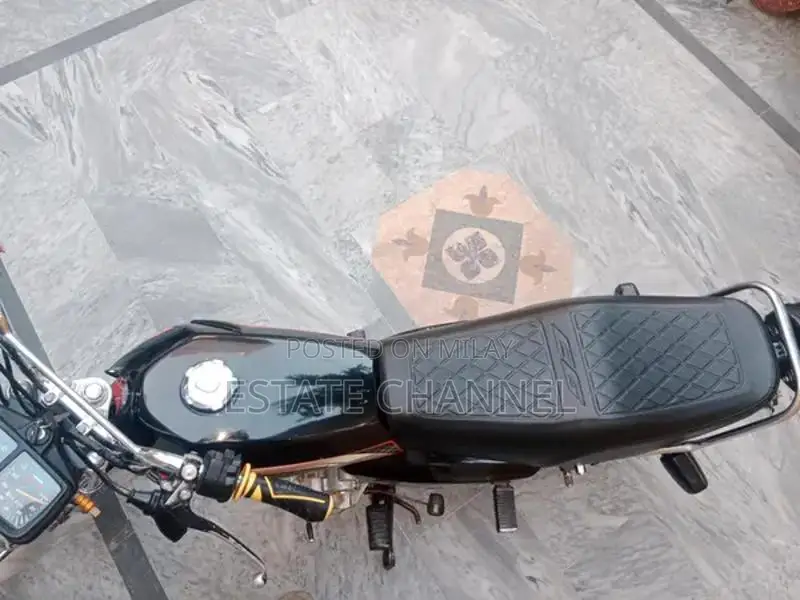 Honda Motorcycle in Excellent Condition - Like New